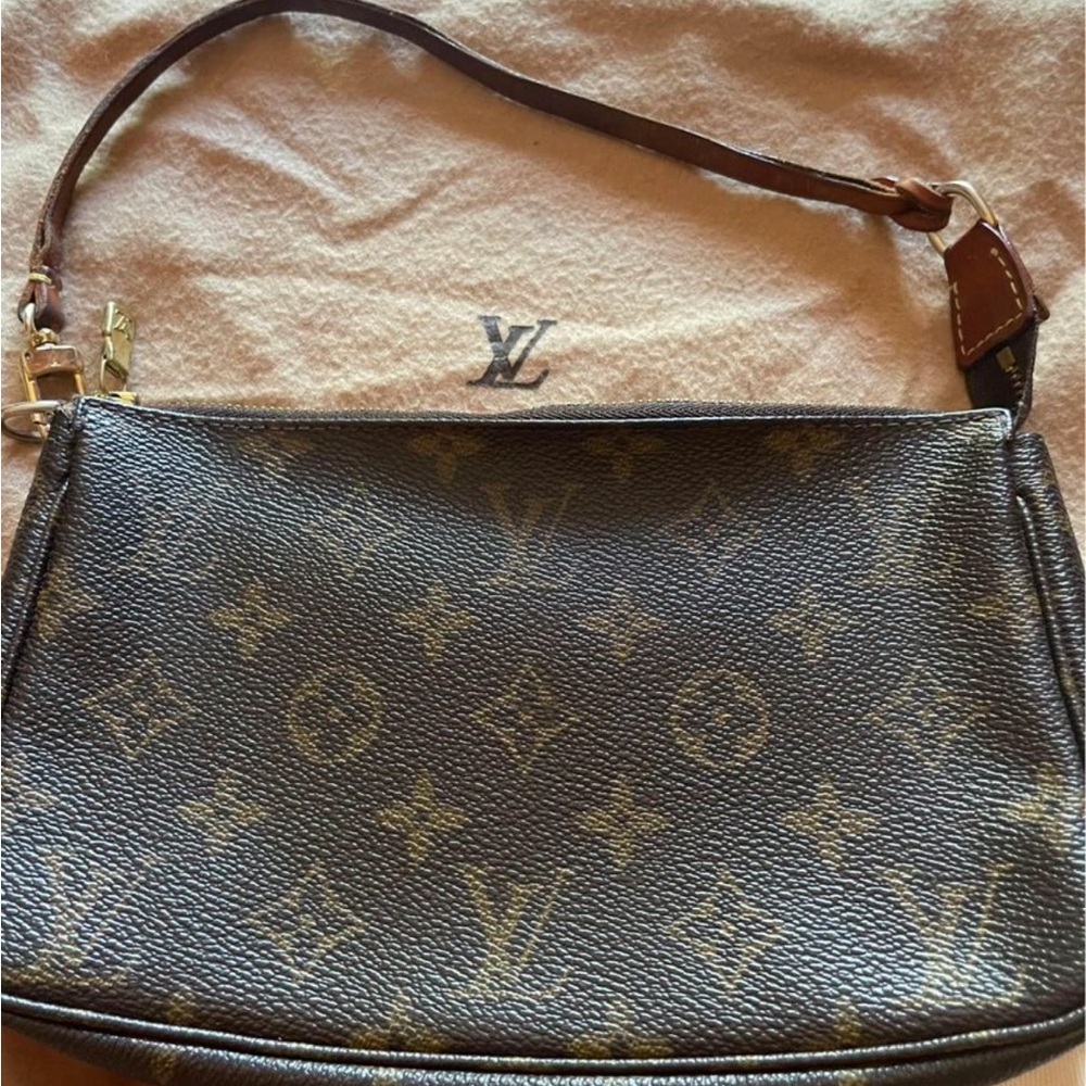 Original Louis Vuitton Pochette. Mint condition!